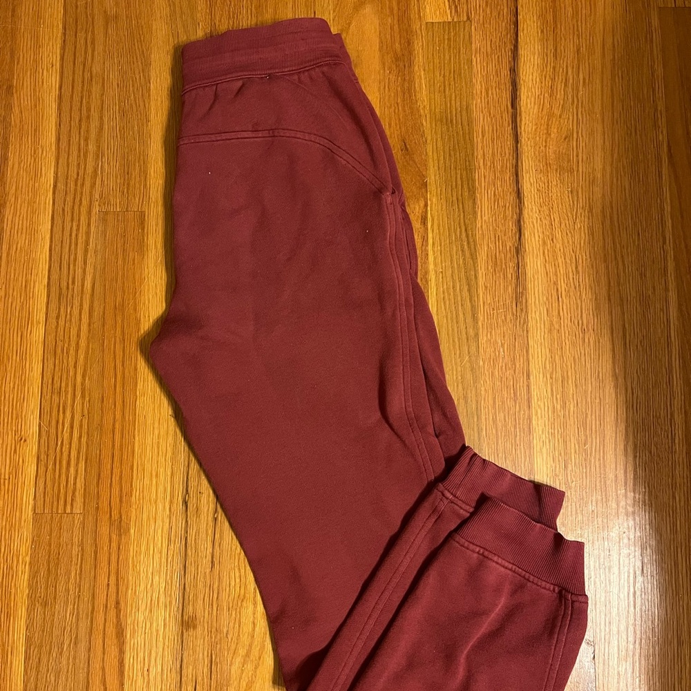 Lululemon scuba pant in maroon! ❤️😊